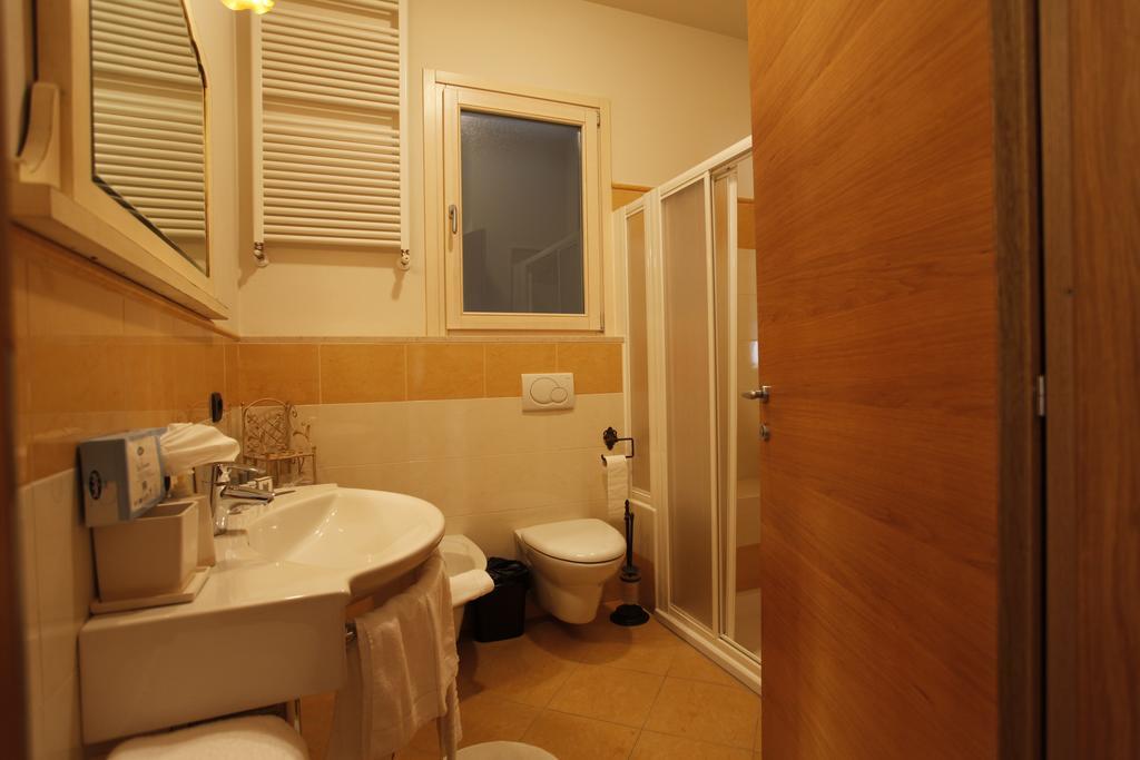 Appartamenti Piazza Umberto I Torri Del Benaco Room photo